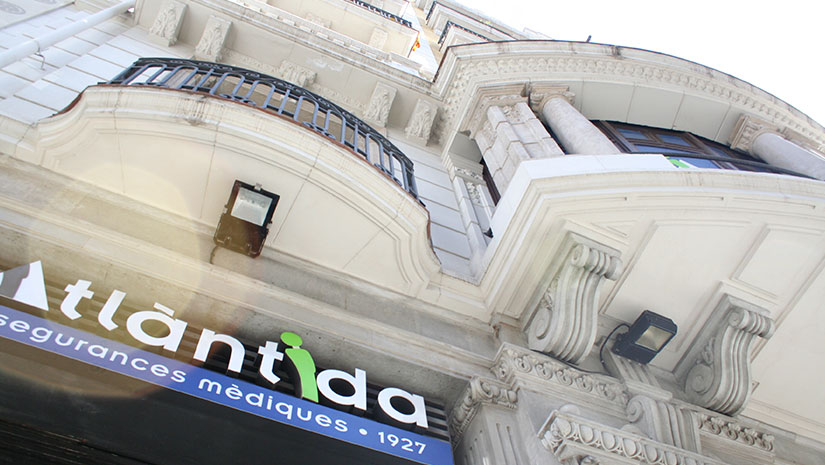 fachada centro médico Atlàntida_Calle Enric Granados