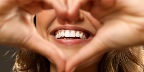 sonrisa-bonita-salud-bucodental-dientes-feos